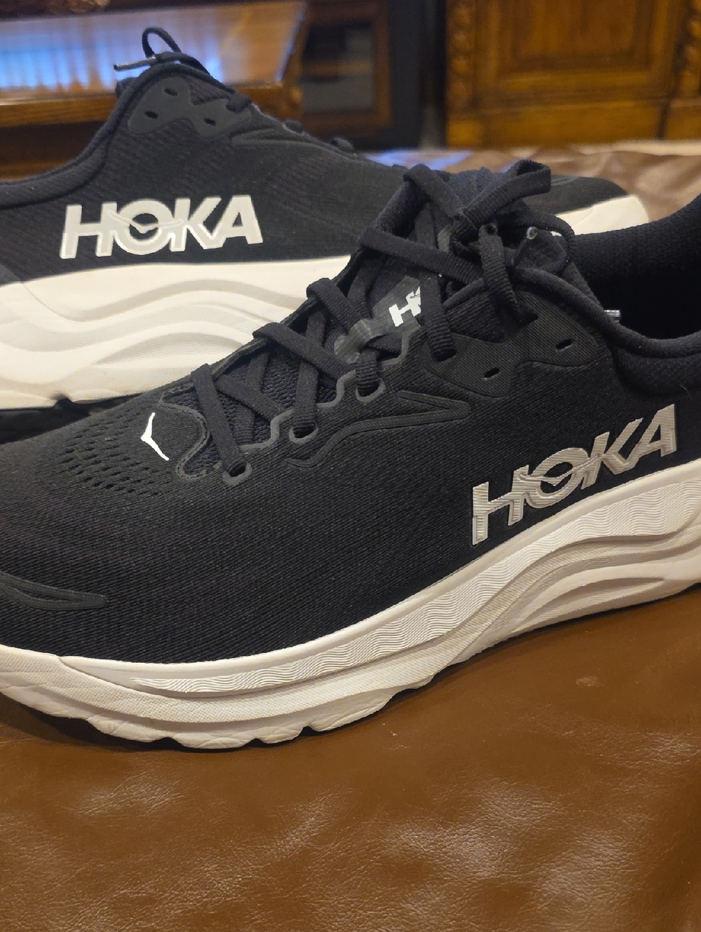 Hoka Mens Arahi 8 Black and White Shoes Sz 12 D